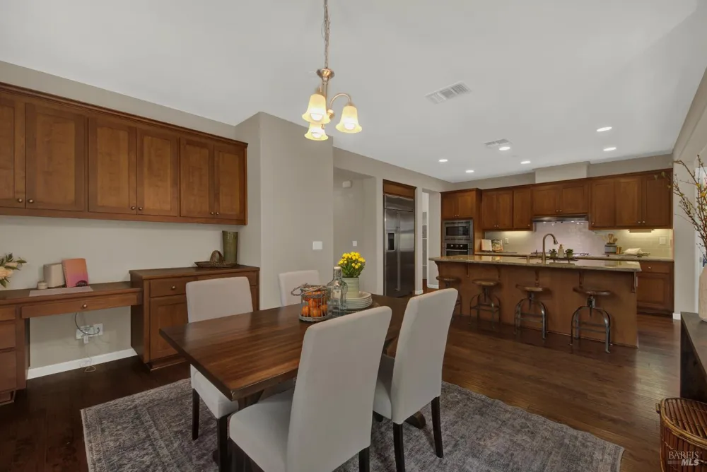 18 Riverton Court Napa, CA 94558