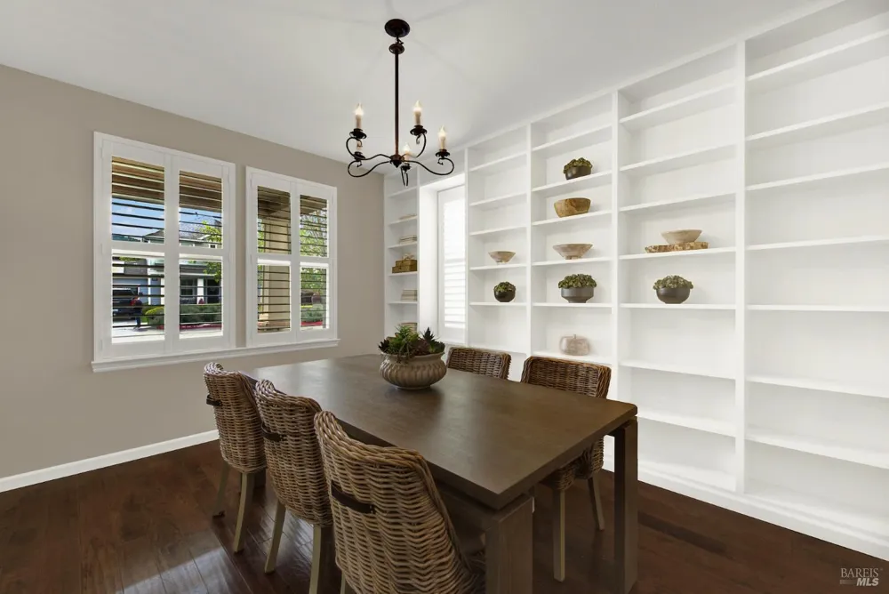 18 Riverton Court Napa, CA 94558