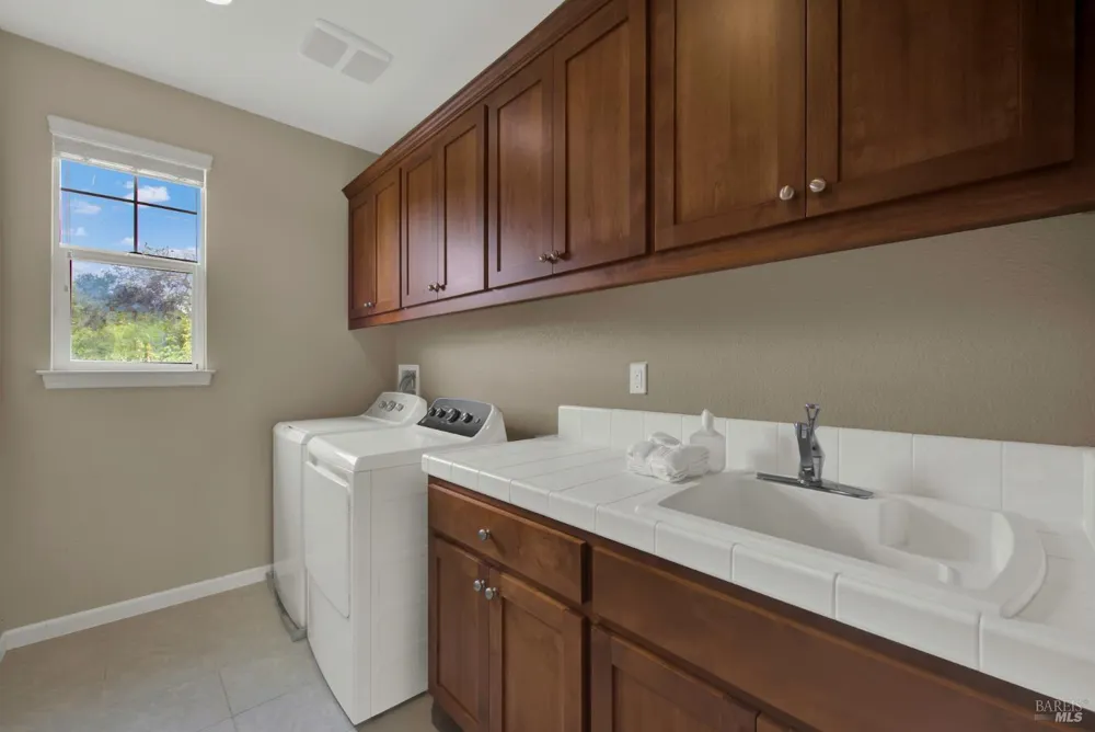 18 Riverton Court Napa, CA 94558