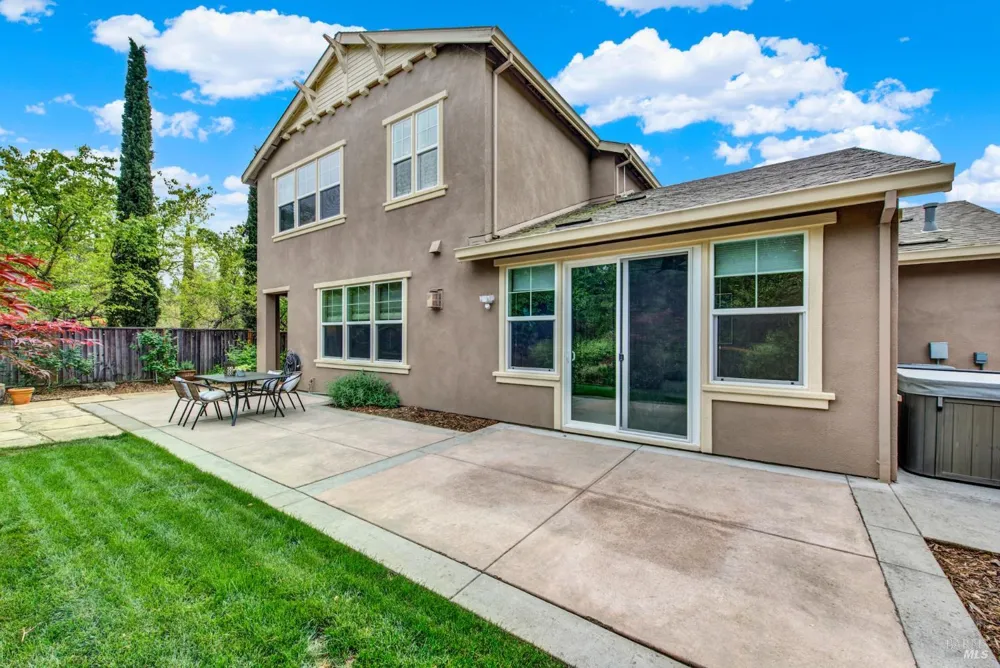 18 Riverton Court Napa, CA 94558