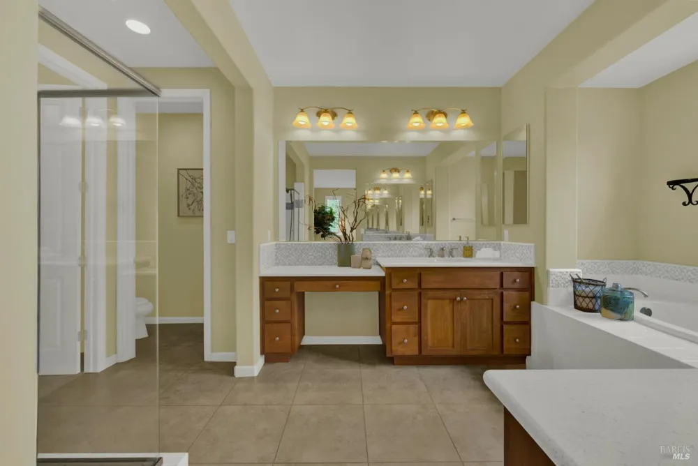 18 Riverton Court Napa, CA 94558