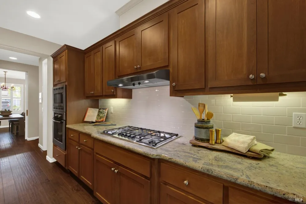 18 Riverton Court Napa, CA 94558