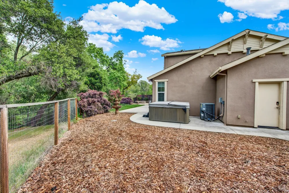 18 Riverton Court Napa, CA 94558