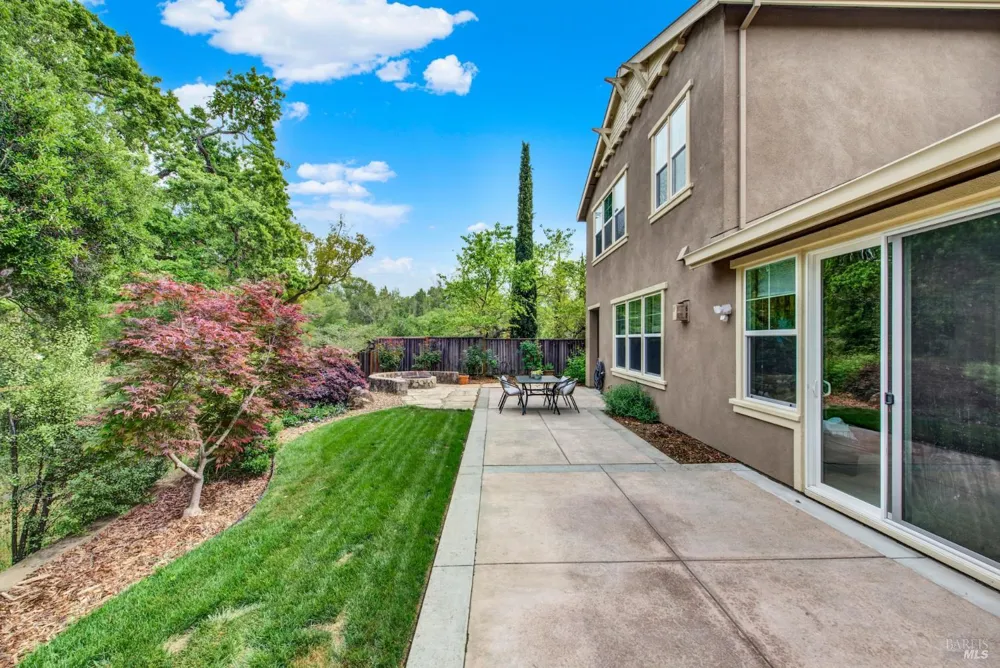 18 Riverton Court Napa, CA 94558