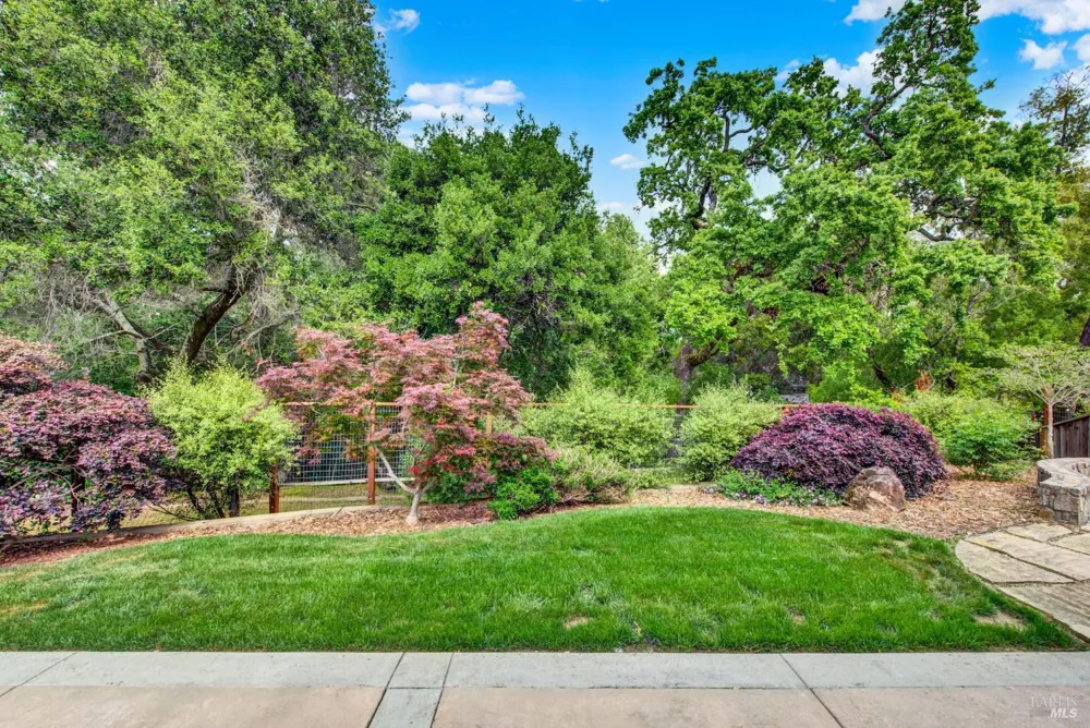 18 Riverton Court Napa, CA 94558