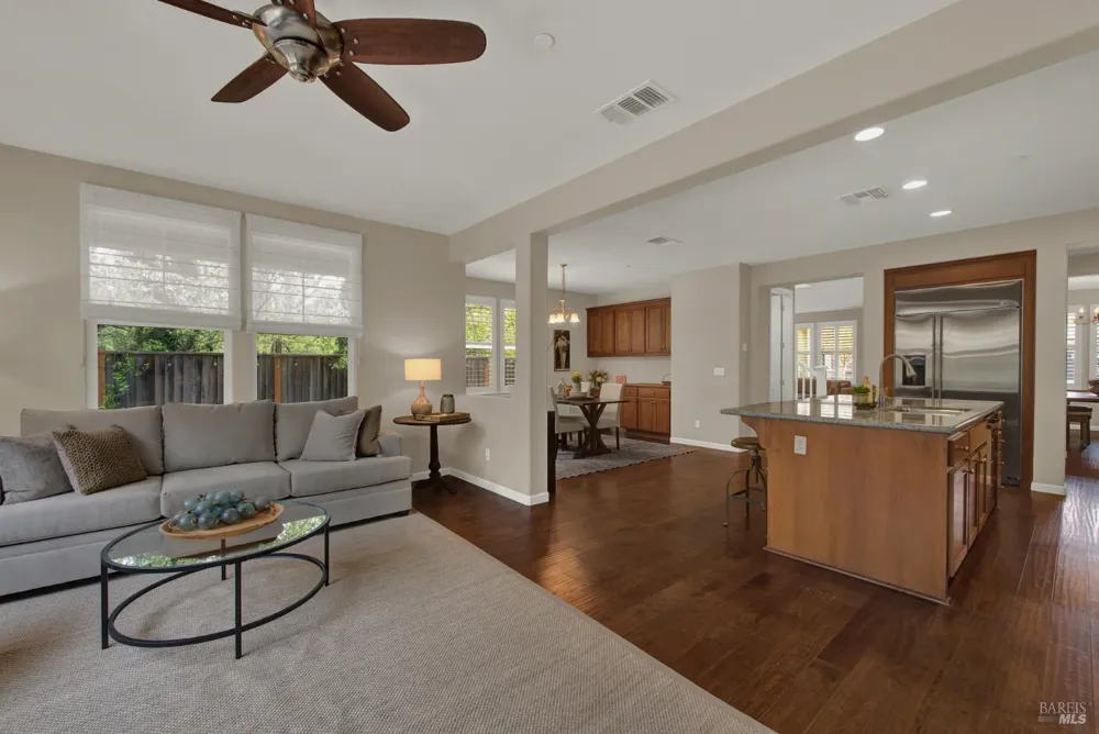 18 Riverton Court Napa, CA 94558