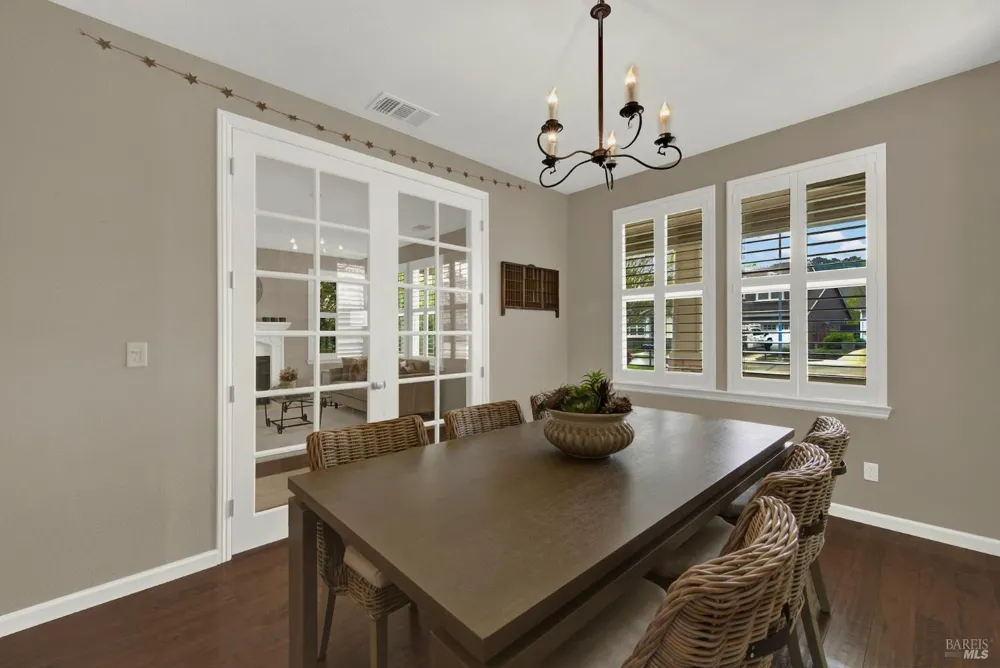 18 Riverton Court Napa, CA 94558