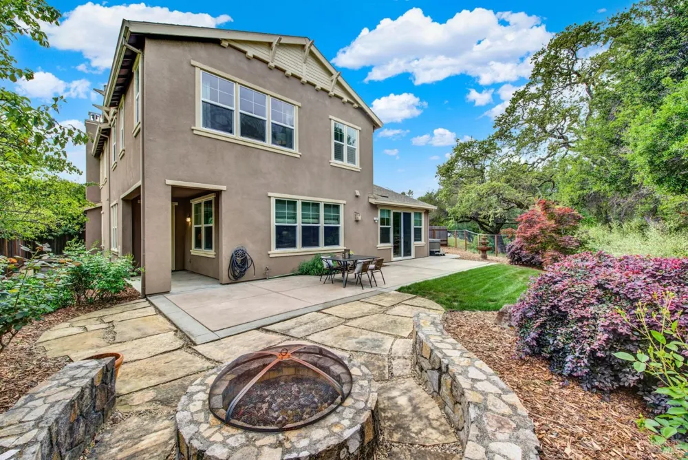 18 Riverton Court Napa, CA 94558