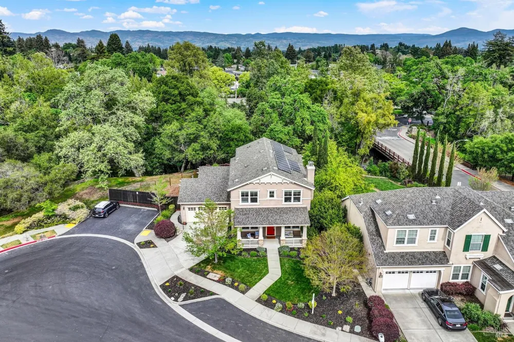 18 Riverton Court Napa, CA 94558