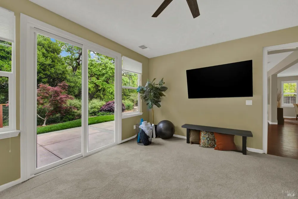 18 Riverton Court Napa, CA 94558