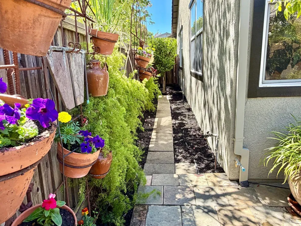 58 Skipping Rock Way Napa, CA 94558