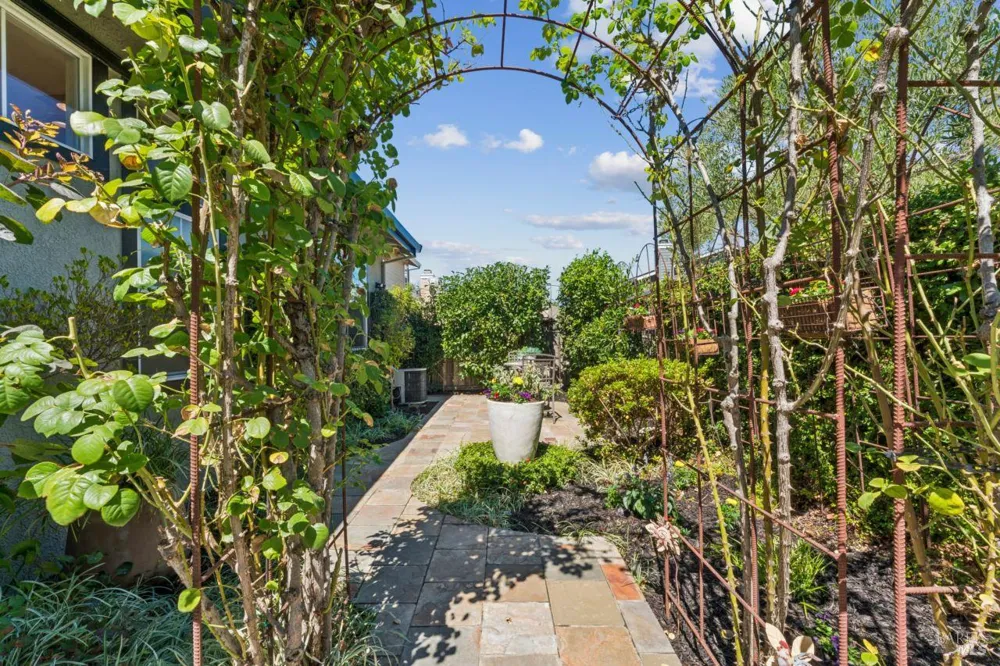 58 Skipping Rock Way Napa, CA 94558
