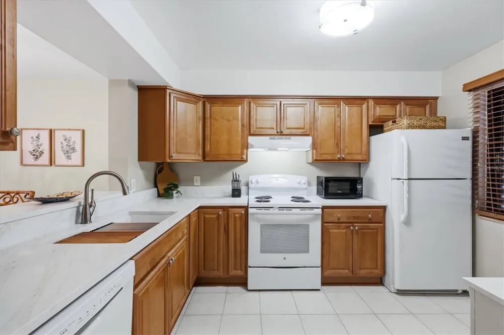 5216 LAKE VILLAGE DRIVE #71 Sarasota, FL 34235