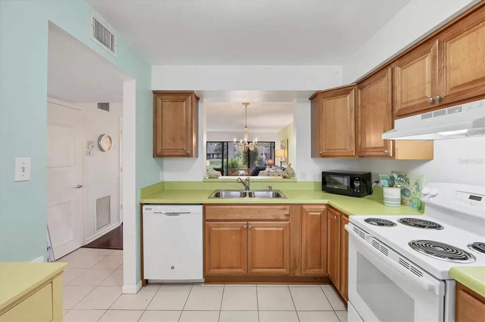5216 LAKE VILLAGE DRIVE #71 Sarasota, FL 34235