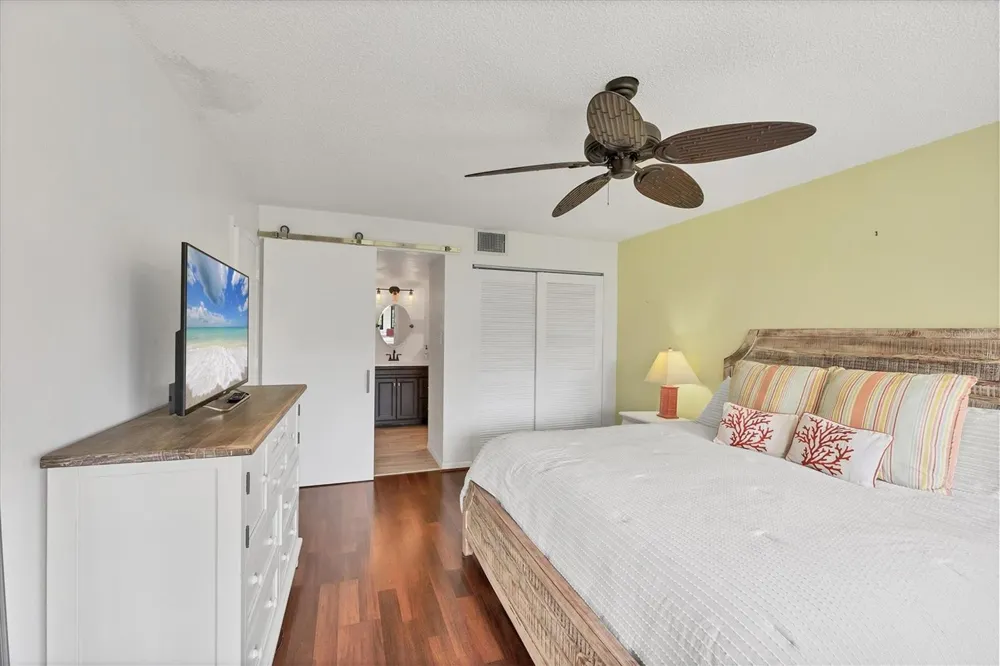 5216 LAKE VILLAGE DRIVE #71 Sarasota, FL 34235