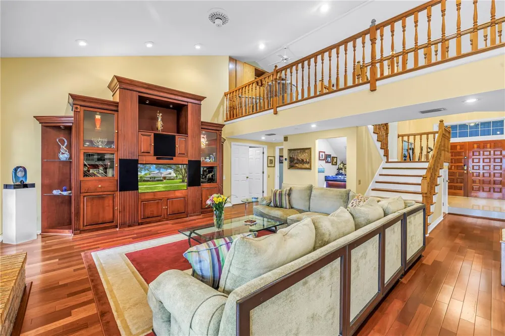 12383 WINDTREE BOULEVARD Seminole, FL 33772