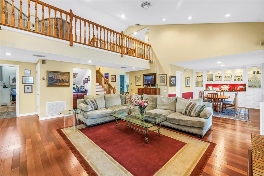 12383 WINDTREE BOULEVARD Seminole, FL 33772