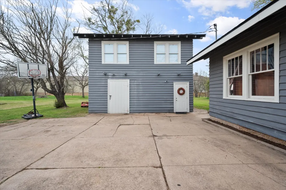 309 S Avenue B Wortham, TX 76693