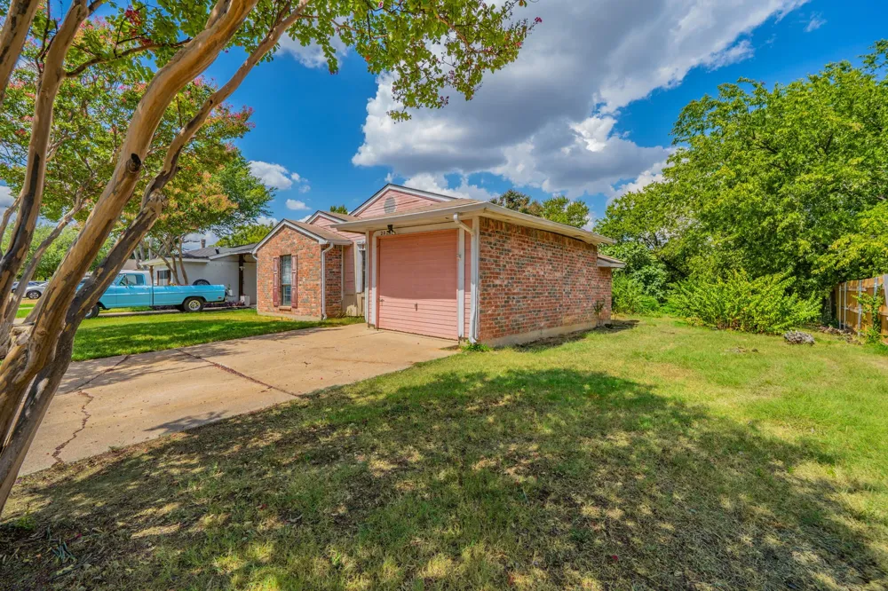 2031 Sharpshire Lane Arlington, TX 76014