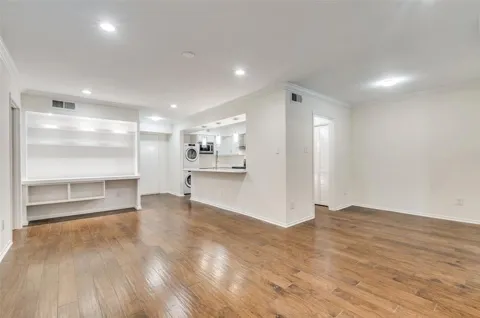 357 Post Oak Lane #304