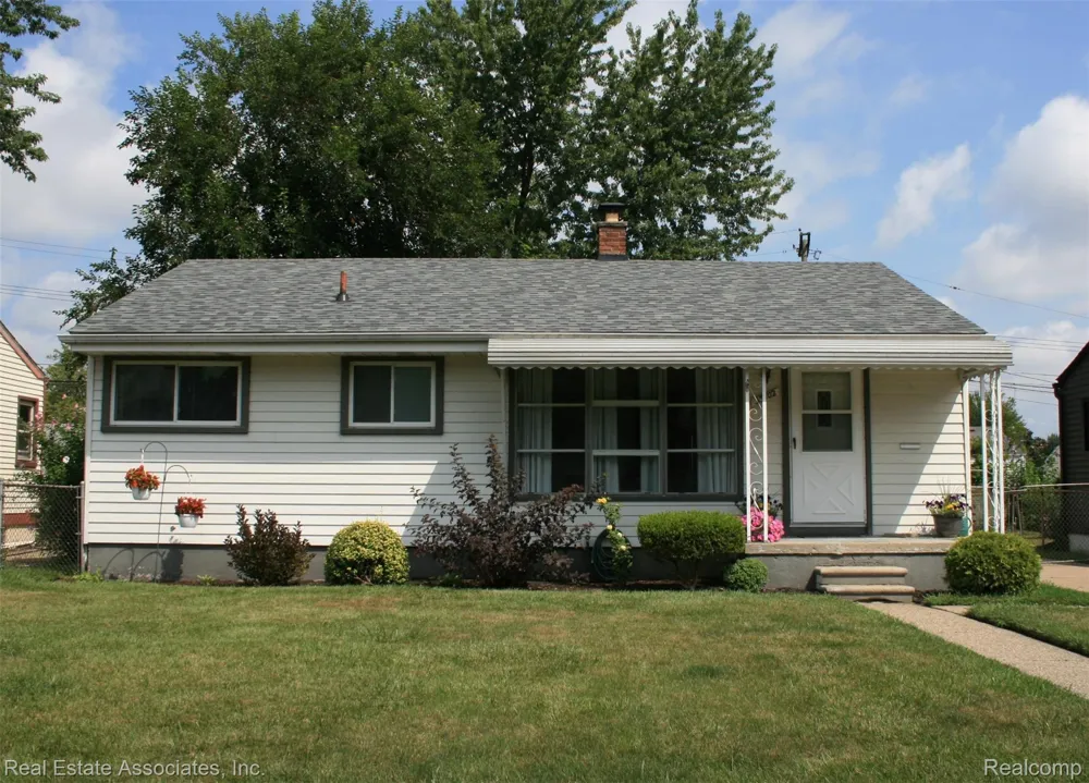 33702 Leona Street Garden City City, MI 48135