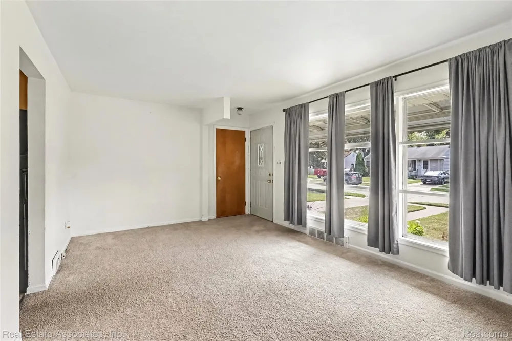 33702 Leona Street Garden City City, MI 48135