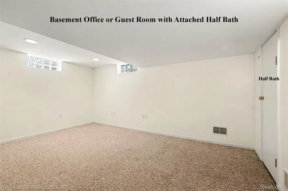 33702 Leona Street Garden City City, MI 48135