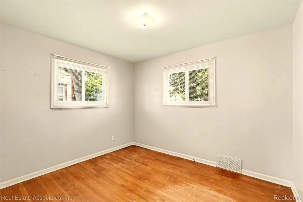 33702 Leona Street Garden City City, MI 48135