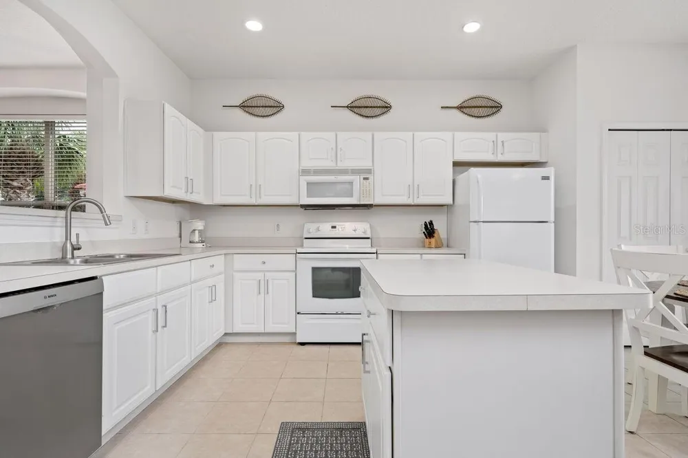 166 CARRERA AVENUE Davenport, FL 33897
