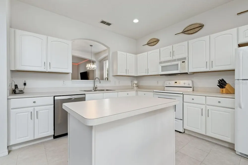 166 CARRERA AVENUE Davenport, FL 33897