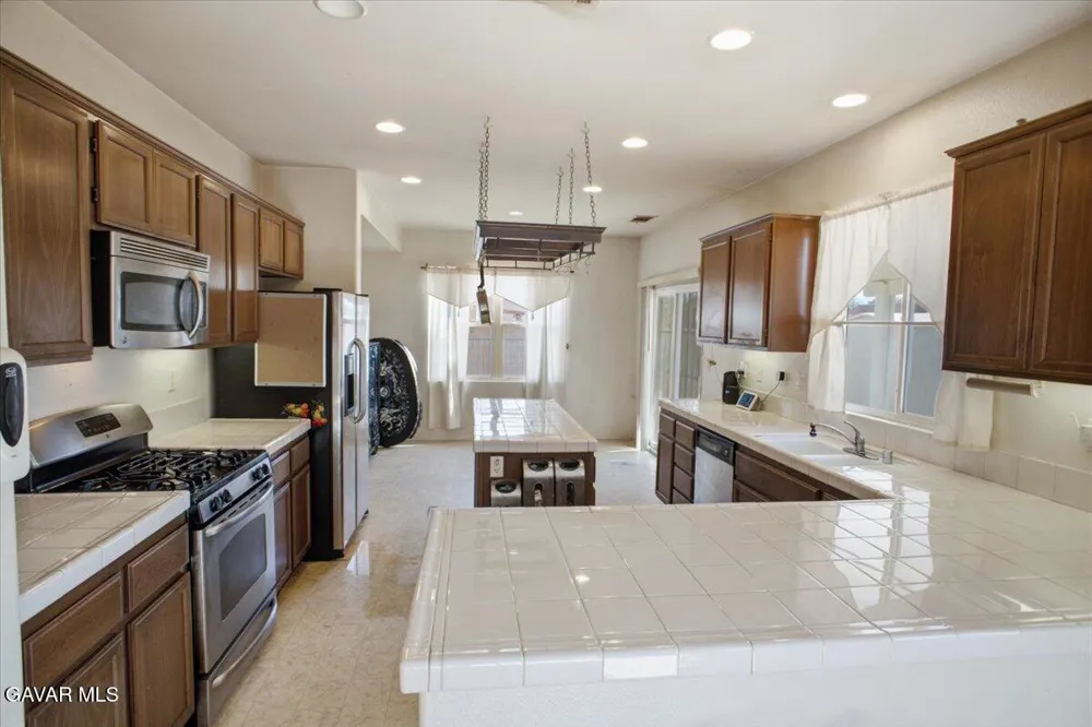 43145 Carpenter Drive Lancaster, CA 93535