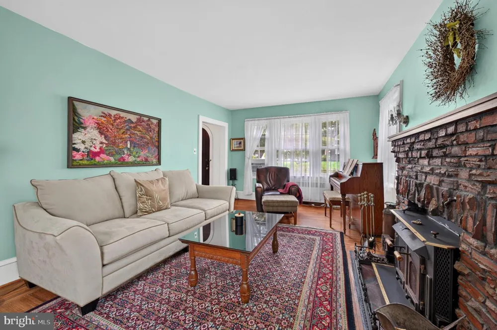 901 MAIN STREET Riverton, NJ 08077