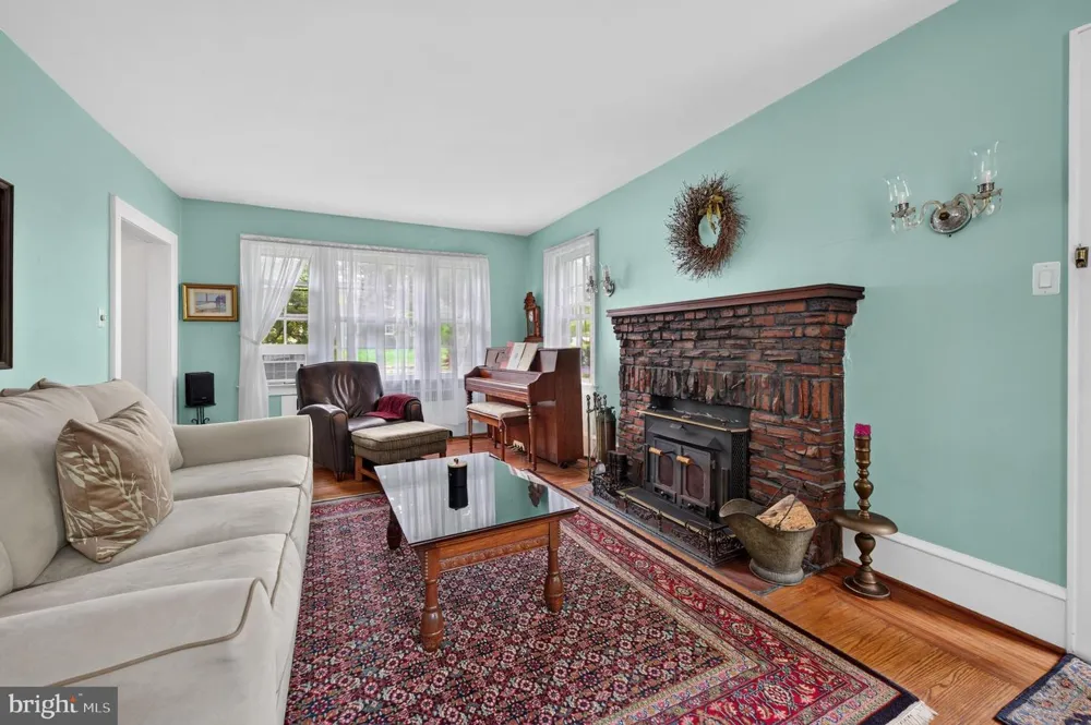 901 MAIN STREET Riverton, NJ 08077