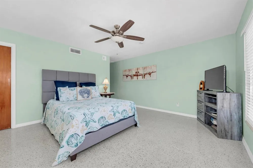 867 PINELLAS POINT DRIVE S St Petersburg, FL 33705