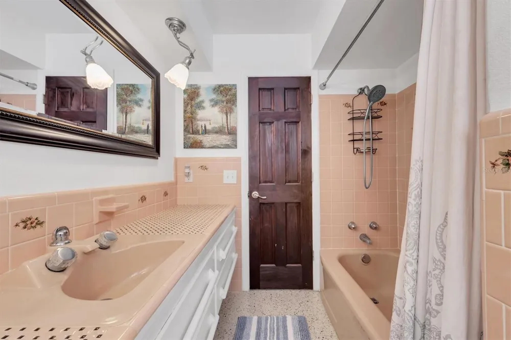 867 PINELLAS POINT DRIVE S St Petersburg, FL 33705