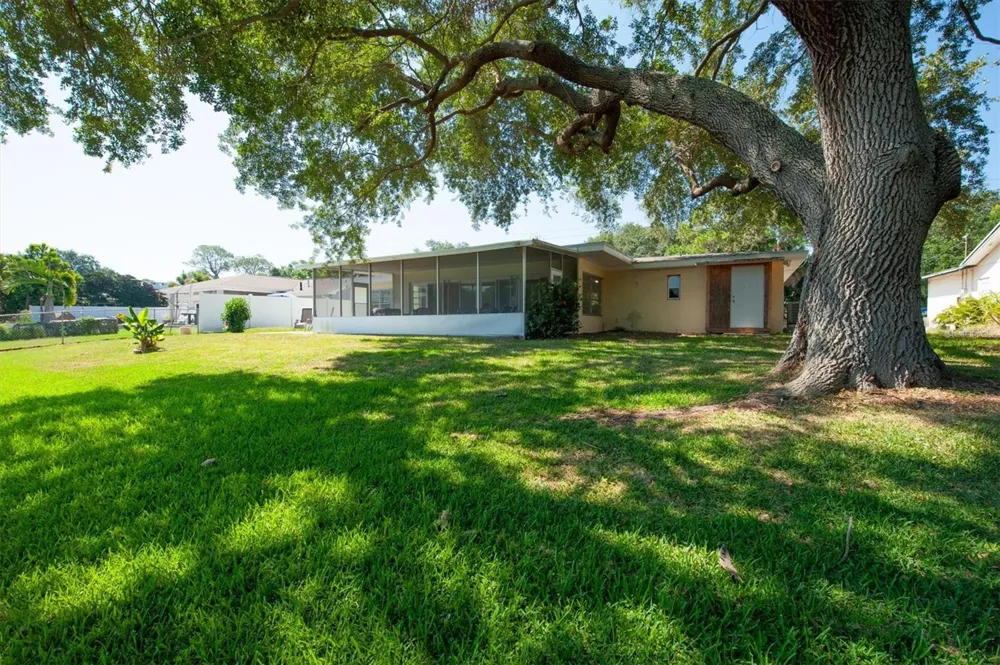 867 PINELLAS POINT DRIVE S St Petersburg, FL 33705