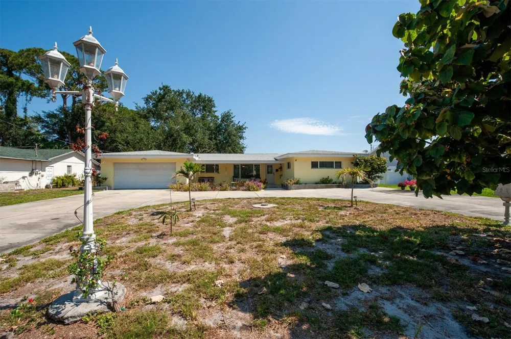 867 PINELLAS POINT DRIVE S St Petersburg, FL 33705