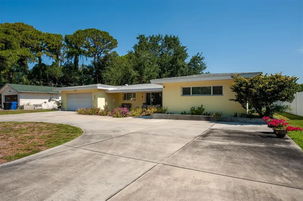 867 PINELLAS POINT DRIVE S St Petersburg, FL 33705