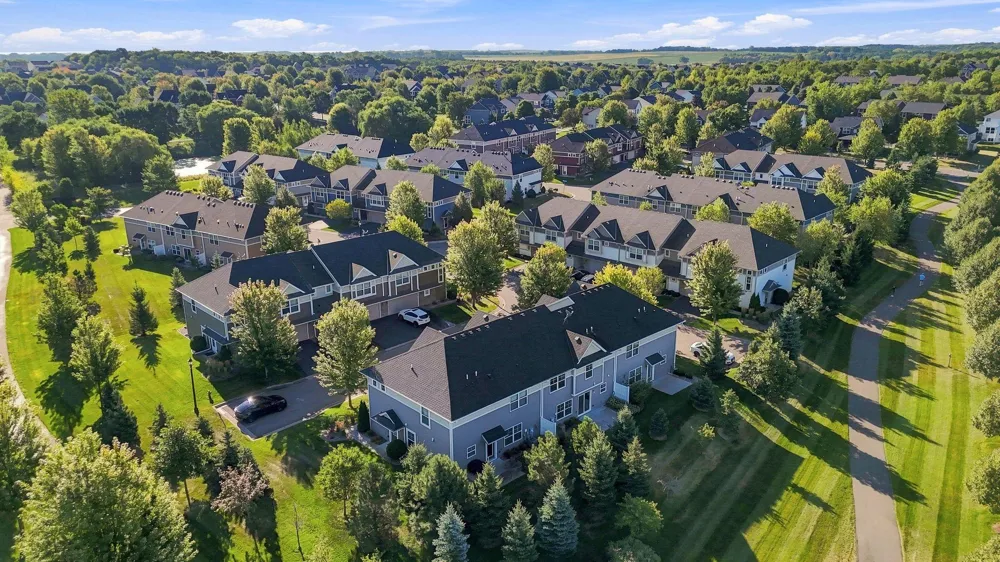 3278 Lakewood Trail Woodbury, MN 55129