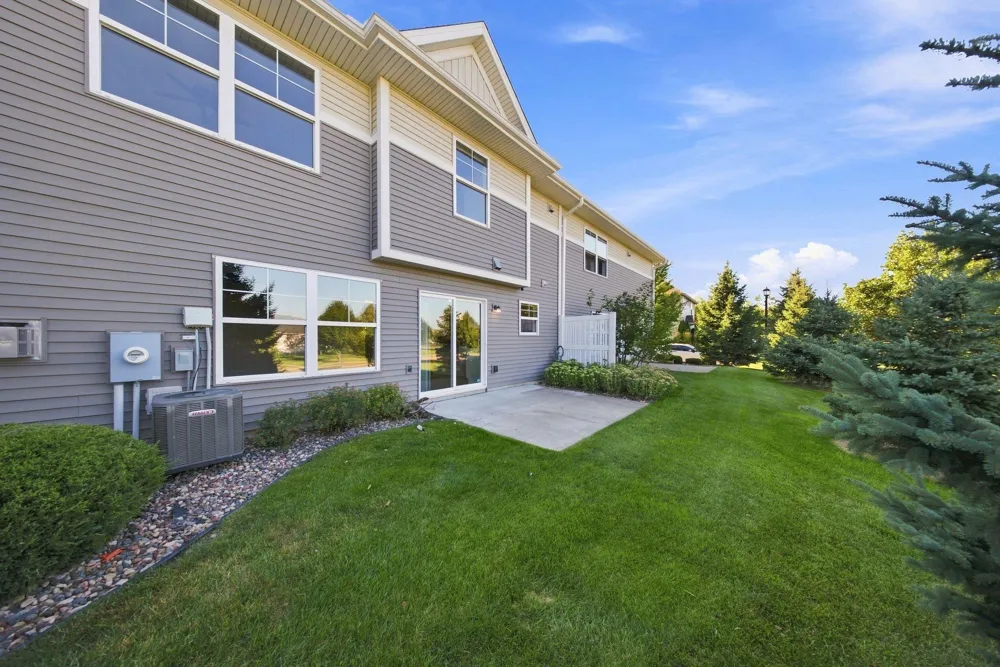 3278 Lakewood Trail Woodbury, MN 55129