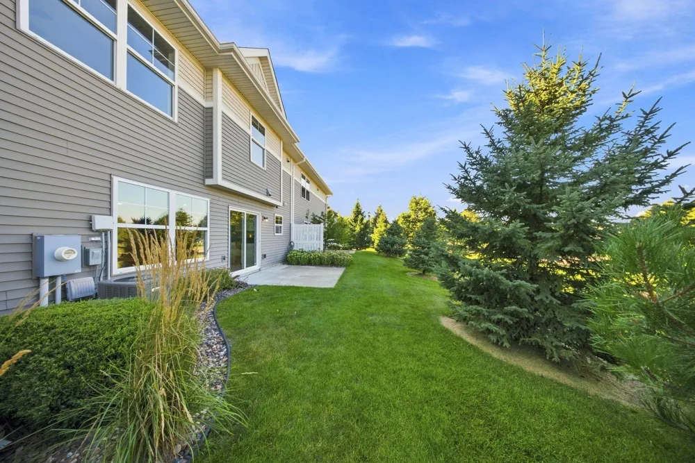 3278 Lakewood Trail Woodbury, MN 55129