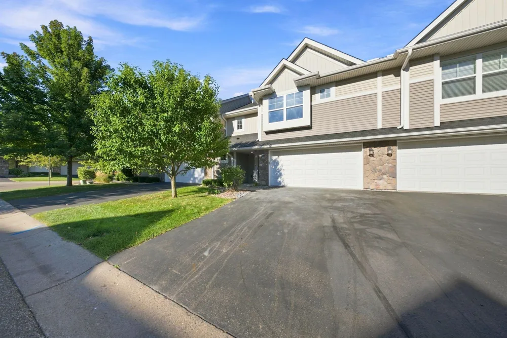 3278 Lakewood Trail Woodbury, MN 55129