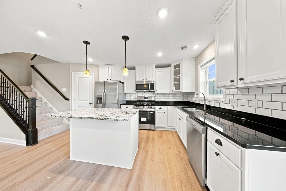 3278 Lakewood Trail Woodbury, MN 55129