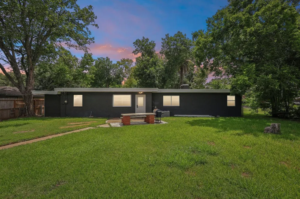 159 Oak Drive Lake Jackson, TX 77566