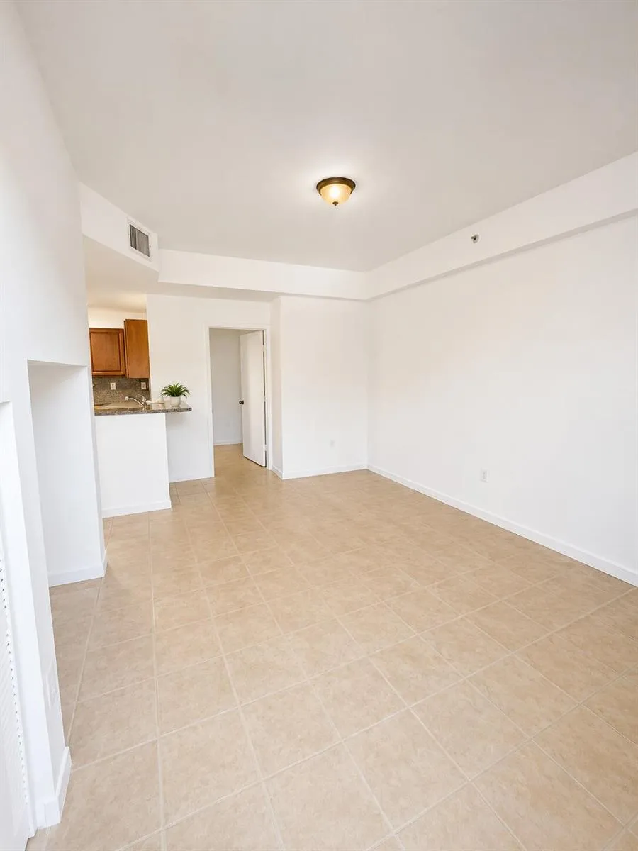 906 SW 143rd Avenue #2005 Pembroke Pines, FL 33027