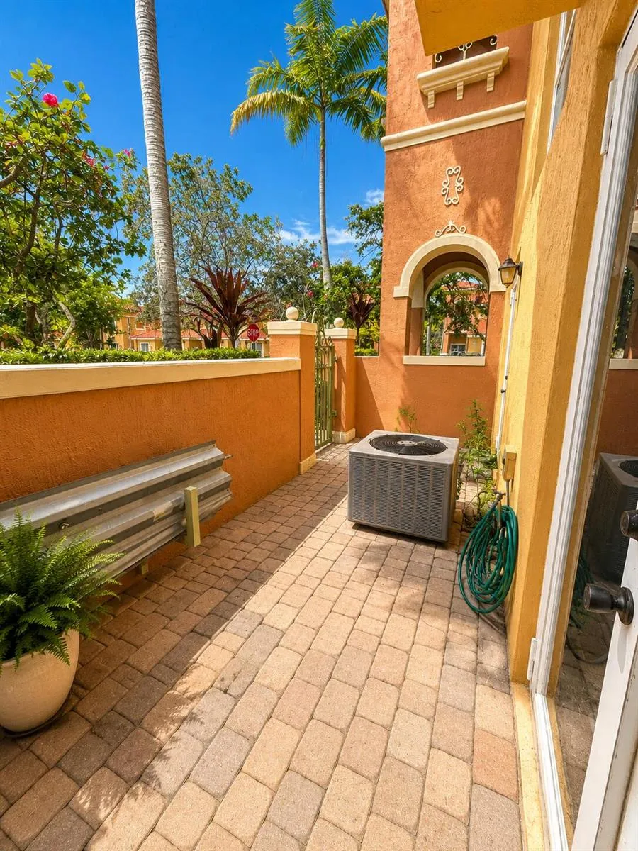 906 SW 143rd Avenue #2005 Pembroke Pines, FL 33027
