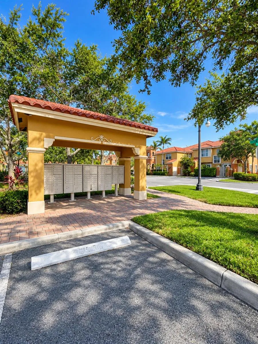 906 SW 143rd Avenue #2005 Pembroke Pines, FL 33027