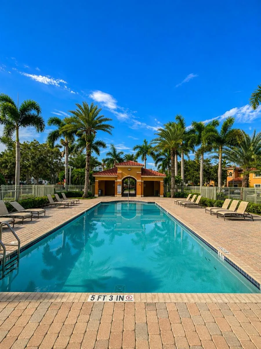 906 SW 143rd Avenue #2005 Pembroke Pines, FL 33027
