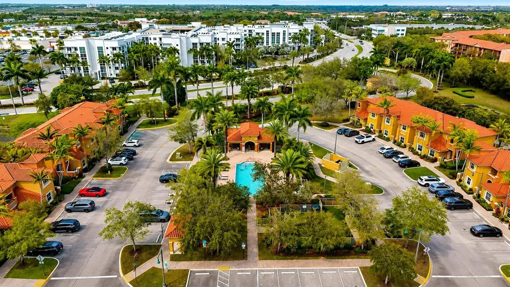 906 SW 143rd Avenue #2005 Pembroke Pines, FL 33027