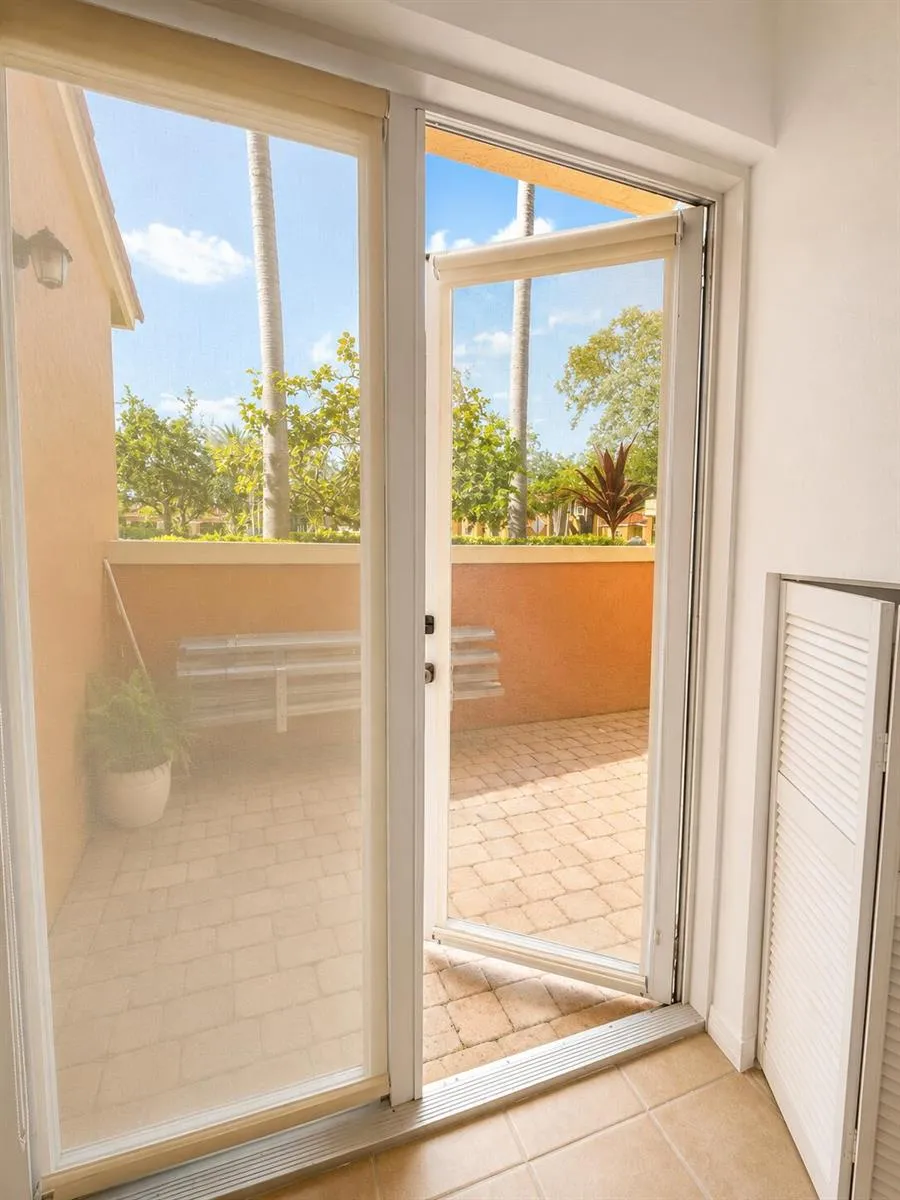 906 SW 143rd Avenue #2005 Pembroke Pines, FL 33027